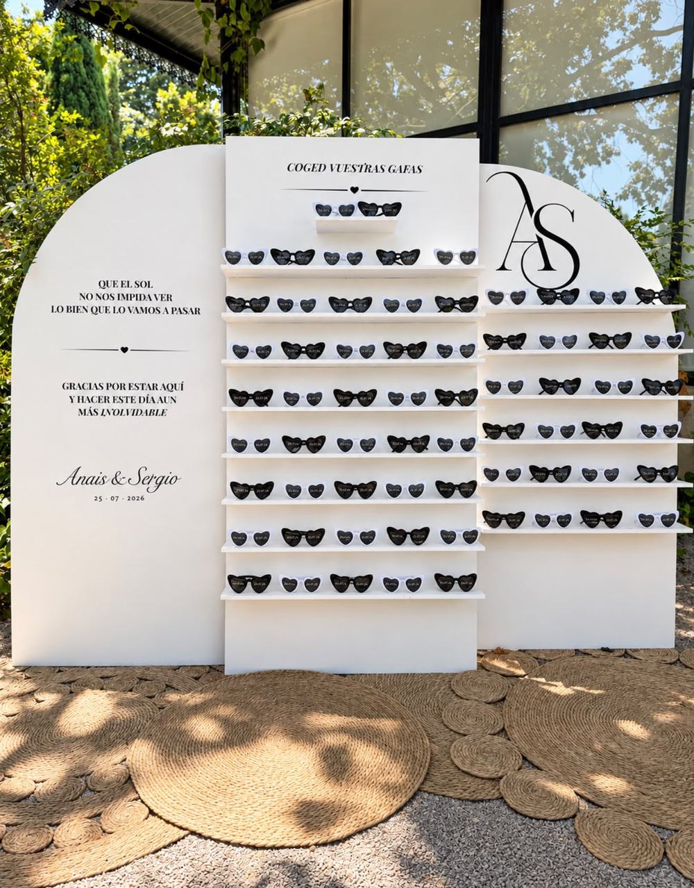 Mesa de gafas de sol, boda de Anaís y Sergio