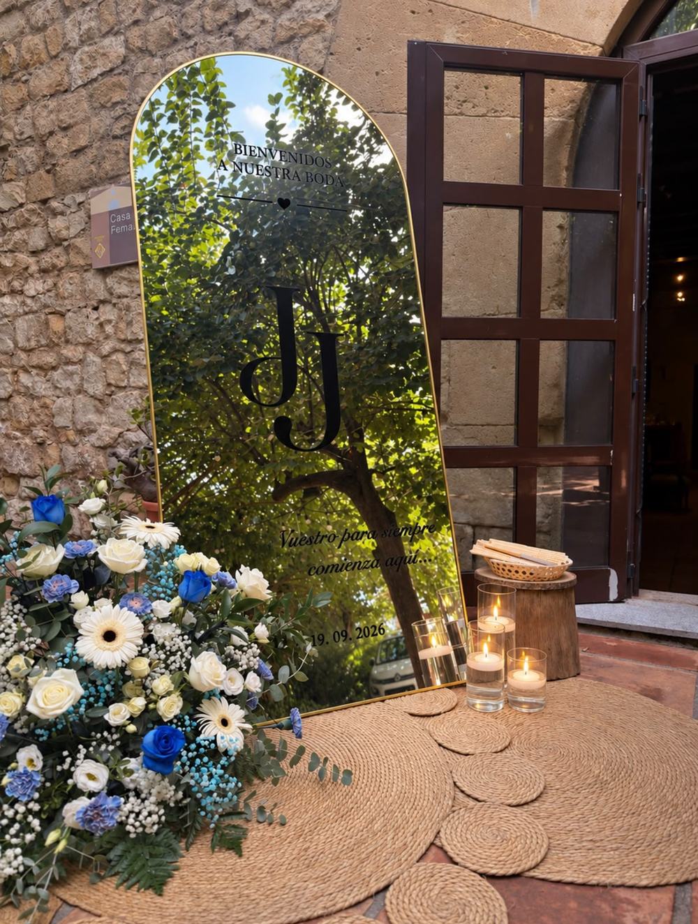 Espejo de bienvenida a la boda con monograma