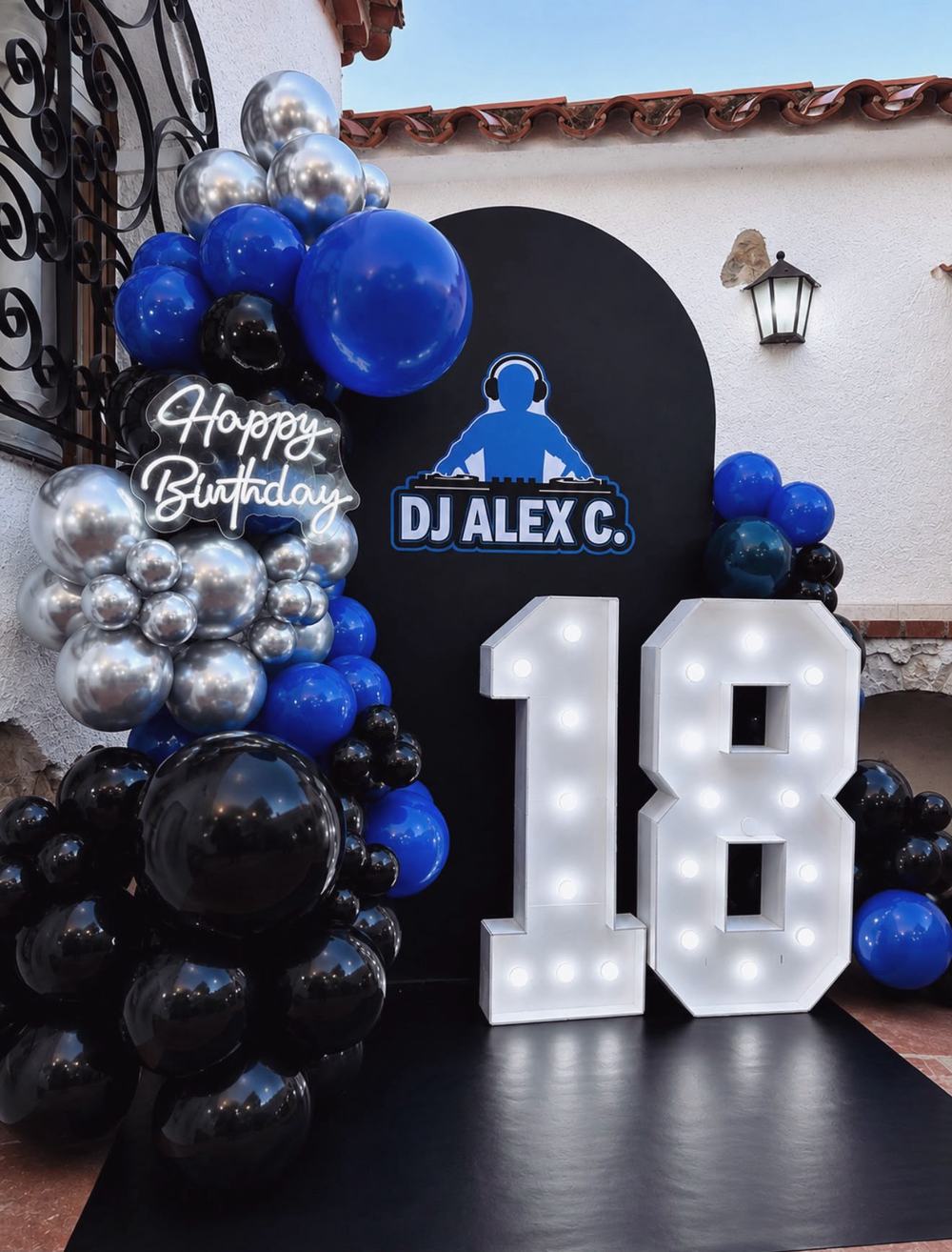 18 cumpleaños en negro, azul y plata