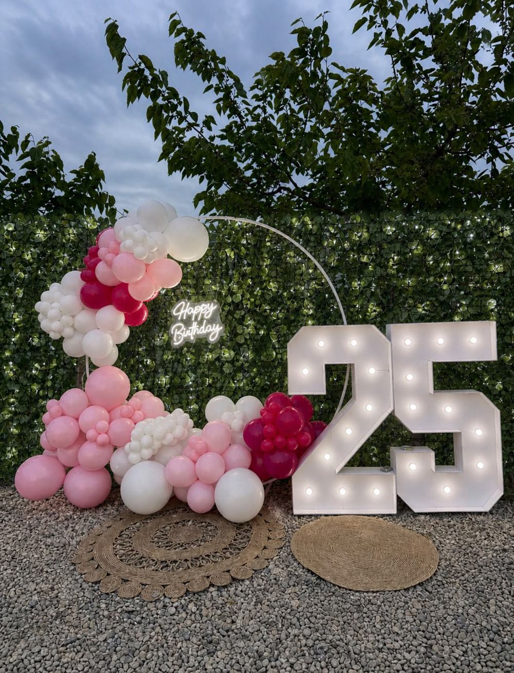 25 cumpleaños en rosa y blanco
