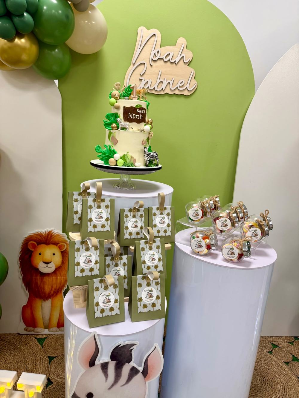 Cumpleaños temática selva con tarta personalizada