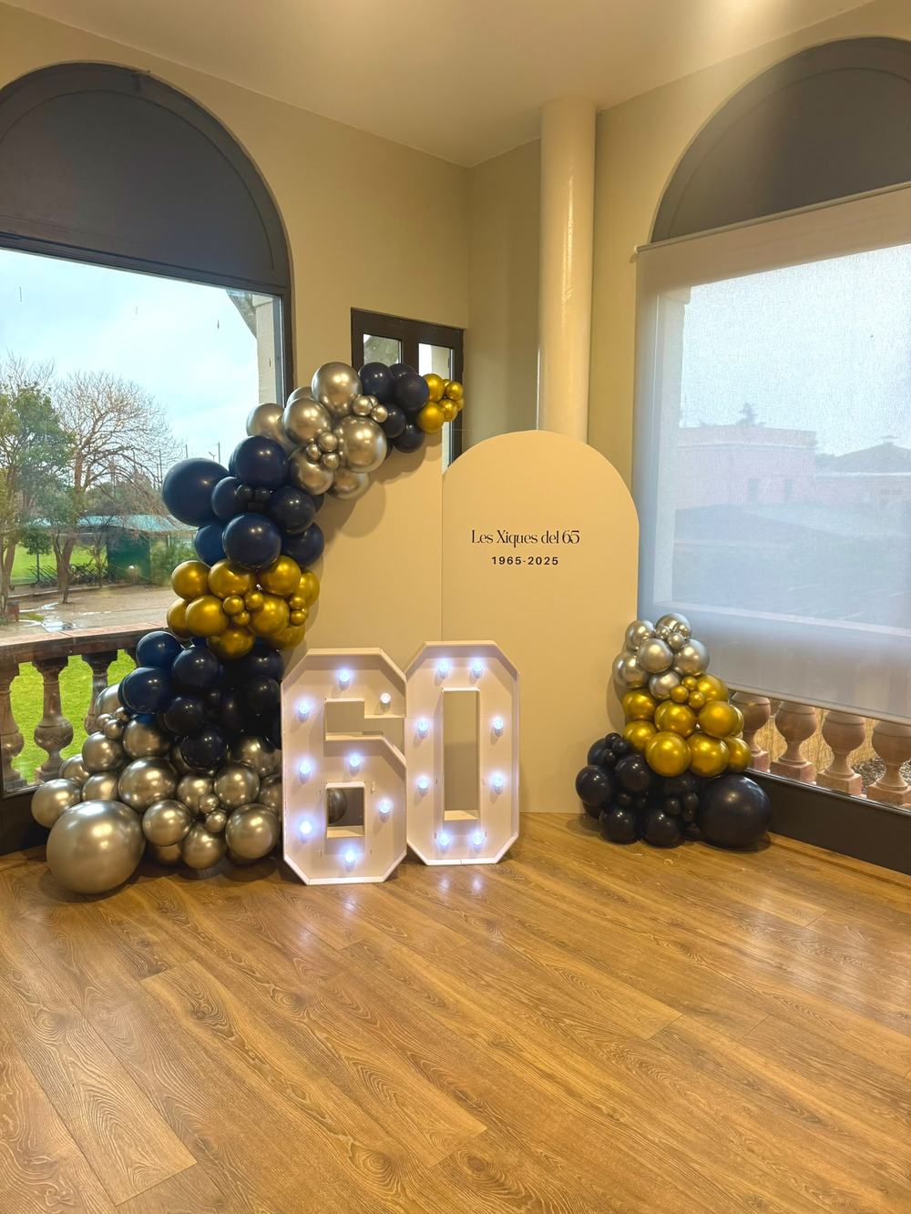 60 cumpleaños en negro y dorado