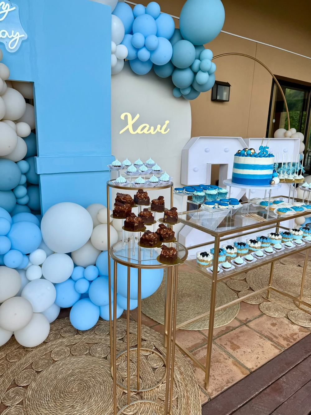 Mesa dulce en tonos azules